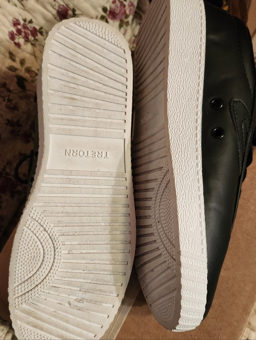 Tretorn Womens Black Leather Low-Top Sneakers - Picture 3 of 3